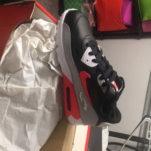 BRAND NEW Nike Air Max 90 LTR (PS)  Boys 3Y